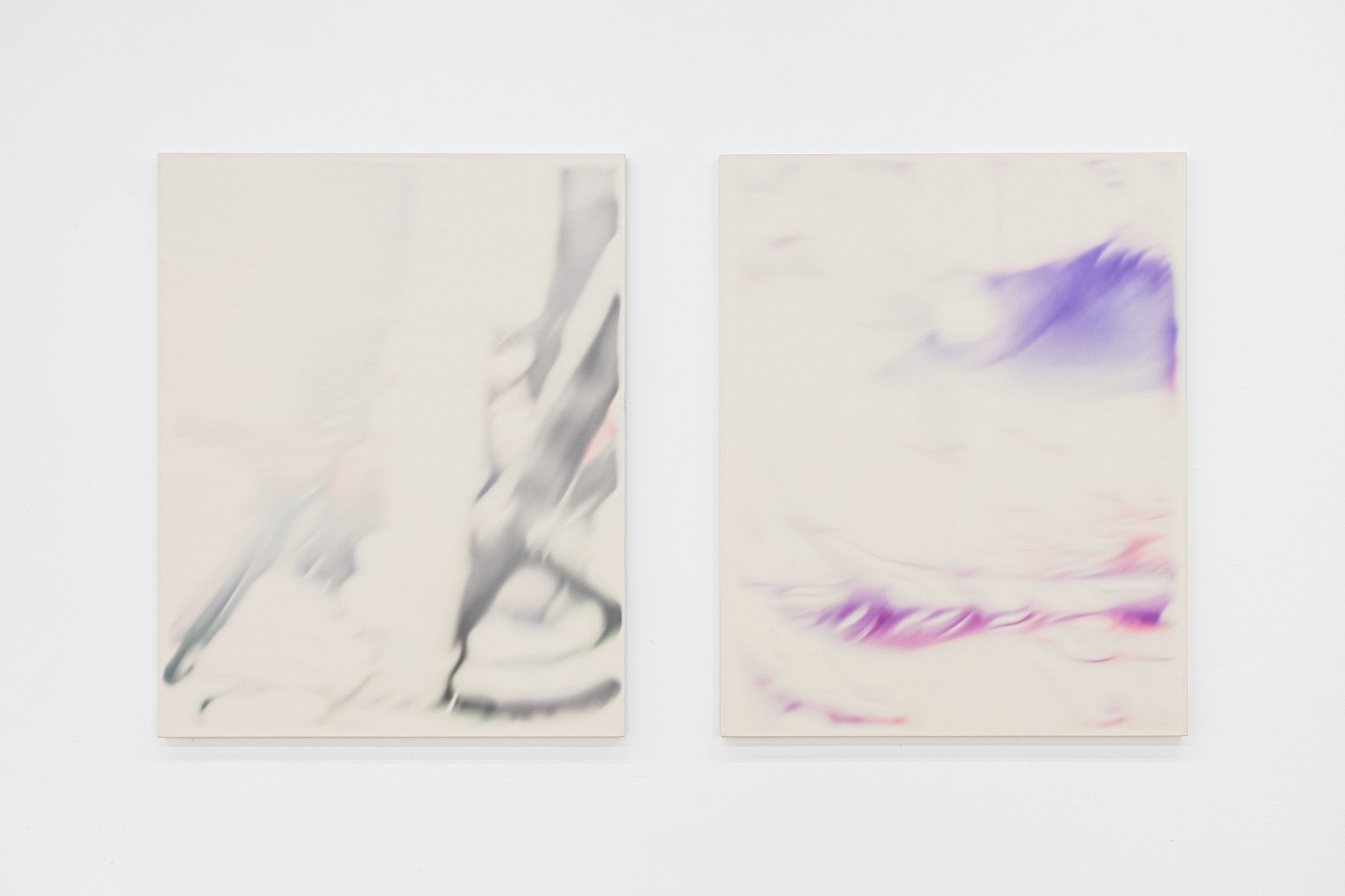 (Left) 《image 1593 b mod》, (Right) 《image 1711 b mod》