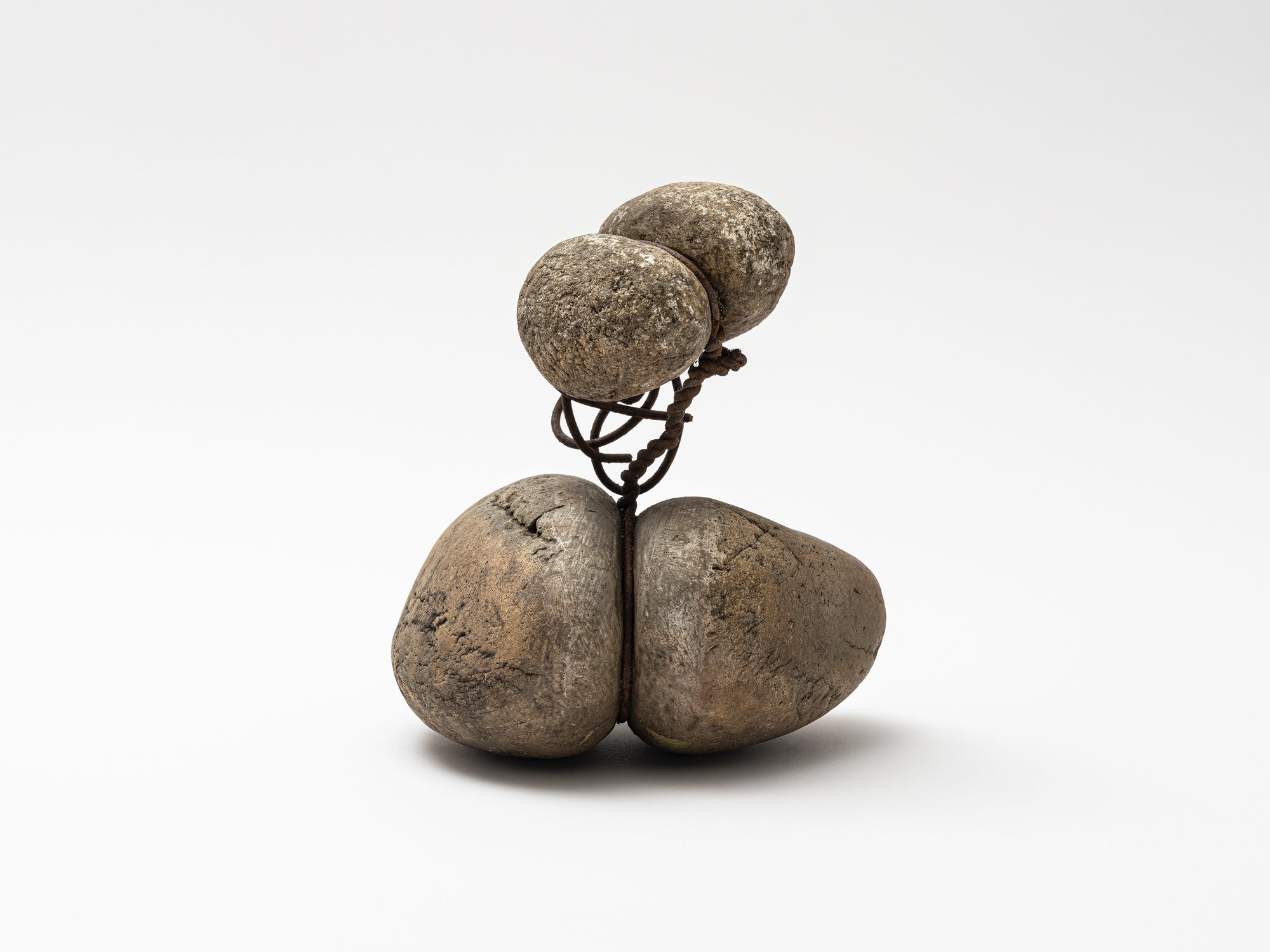 《Tied Stone》