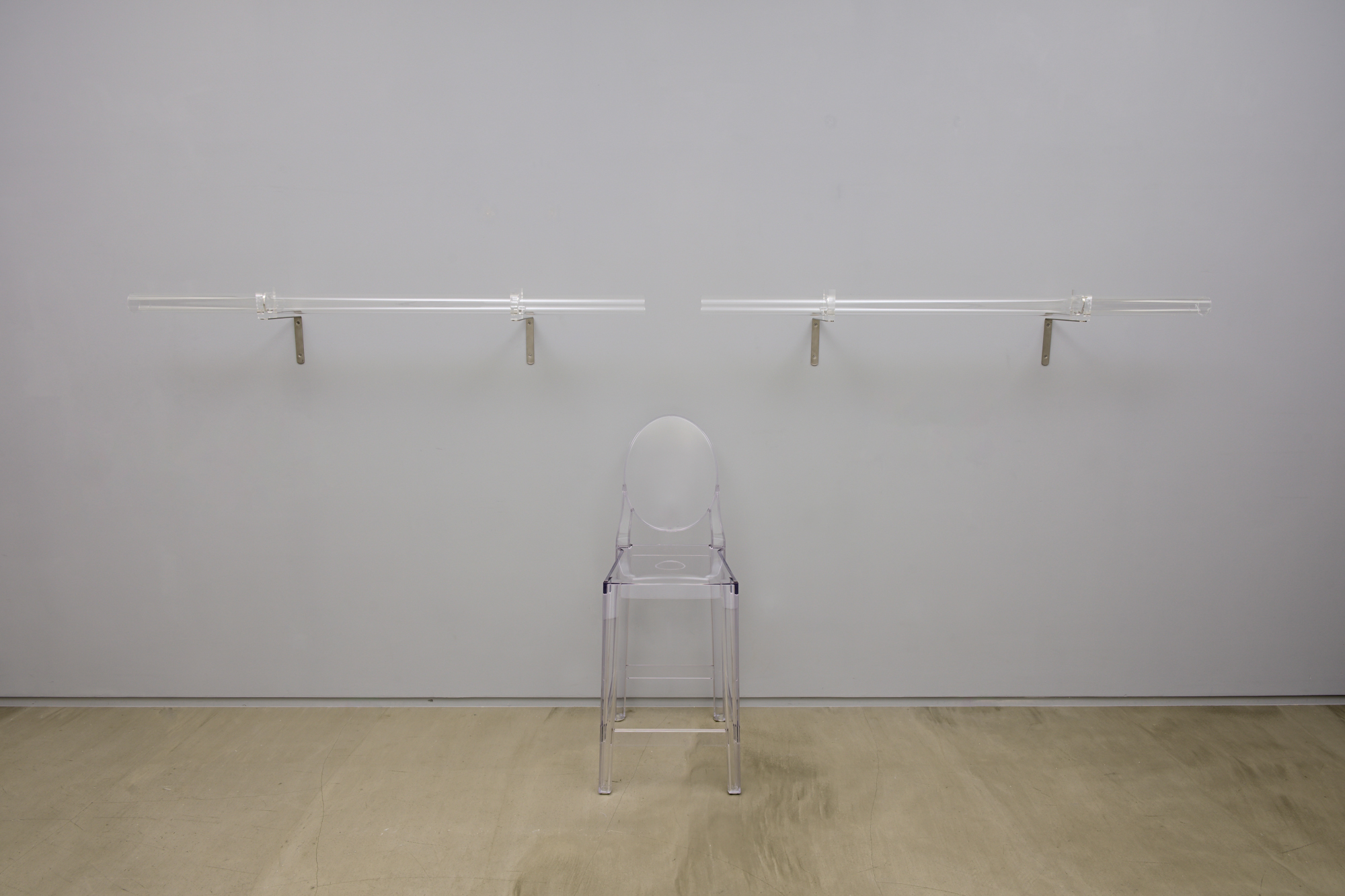 《EARS WITH CHAIR》